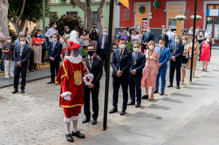 Gáldar rindió culto a Santiago echando de menos el fervor de su procesión