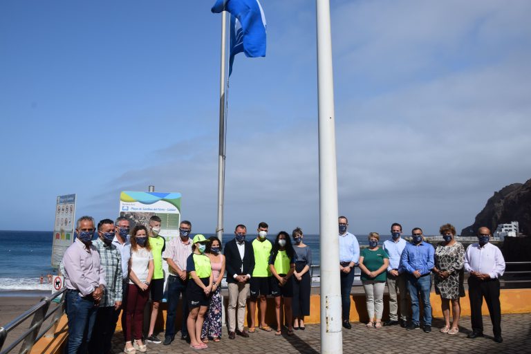 Sardina de Gáldar luce su preciada Bandera Azul