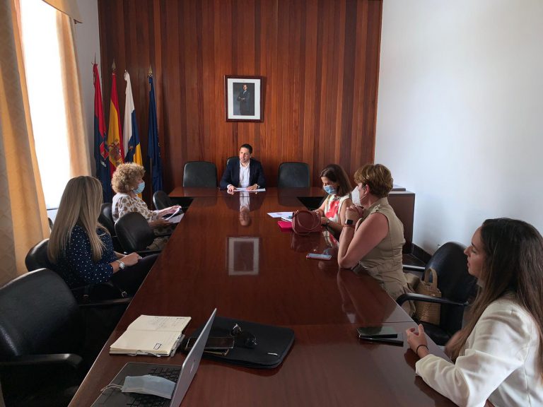 Héctor Suárez tiende la mano a Charter 100 para poner en marcha el proyecto ‘Aula Charter’