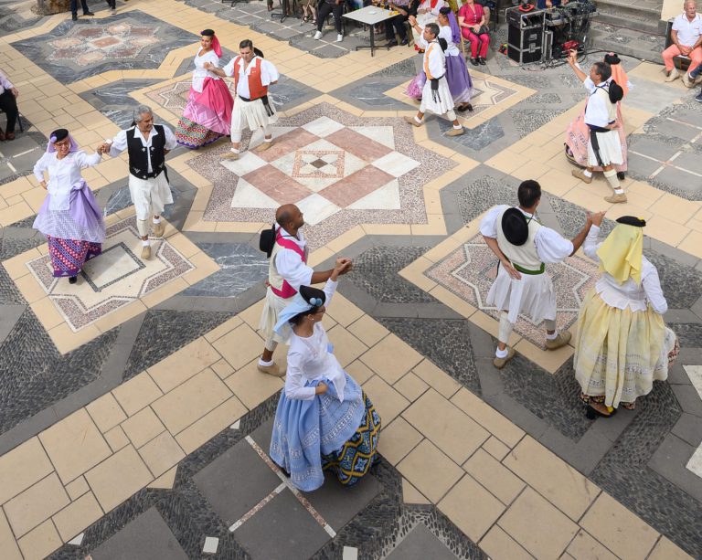 La música y los bailes folclóricos regresan al Pueblo Canario