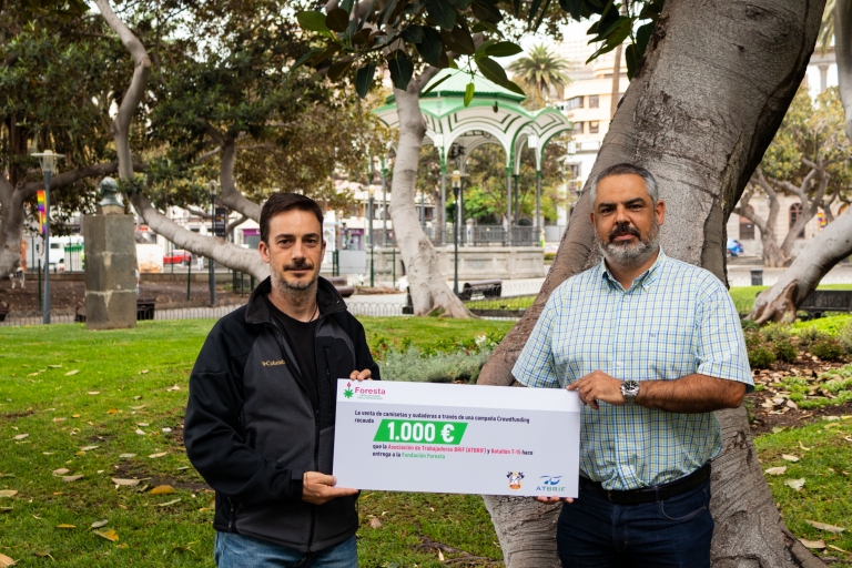 La Asociación de Trabajadores de las BRIF y Batallón T15 colaboran con un donativo en la reforestación de la cumbre de Gran Canaria 