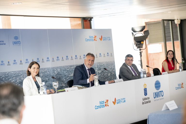 La ministra de Turismo, Reyes Maroto, ha anunciado la defensa ante la Unión Europea de un “ambicioso” plan específico de inversiones para el turismo en Canarias