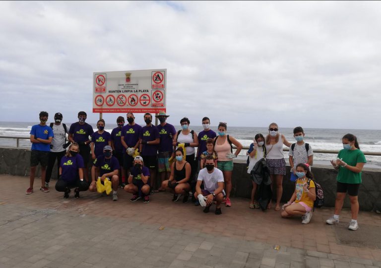 Exitosa limpieza de la costa de San Andrés (Arucas)