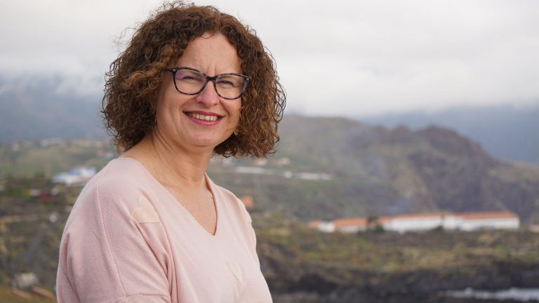 Cabildo y Cruz Roja renuevan su colaboración para la potenciación del Servicio de Teleasistencia a personas con dependencia