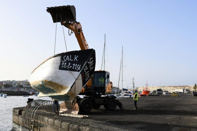 Retirada de pateras y cayucos Muelle Arguineguín1
