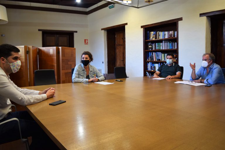 Los grupos municipales muestran un apoyo unánime al sector comercial de La Laguna