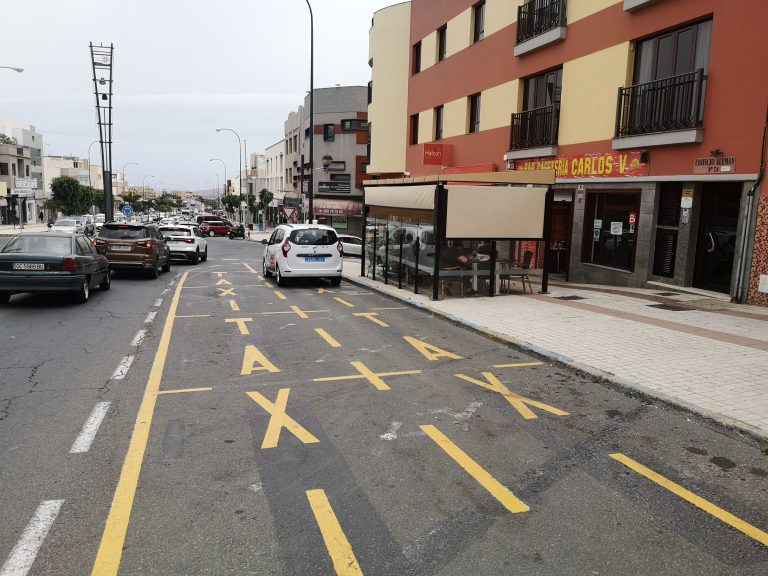 Las dos paradas de taxis de Carlos V de Carrizal contarán con marquesinas para mejorar el servicio  