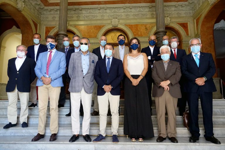 Ayuntamiento y empresarios crearán una comisión de crisis para recuperar Santa Cruz