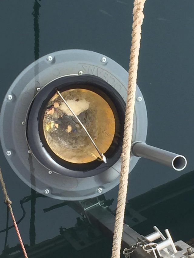 La ULPGC colabora en la colocación de papeleras flotantes para la recogida de basuras marinas en Pasito Blanco 3 WhatsApp Image 2020 07 31 at 10.46.04