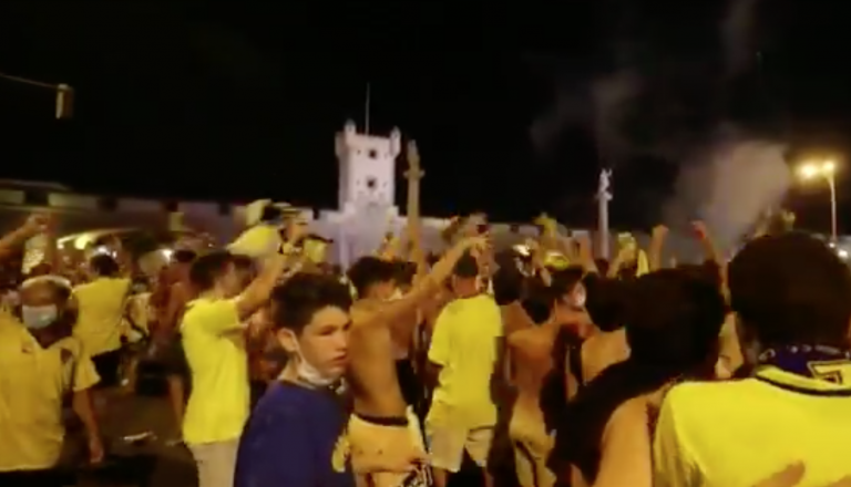 Críticas a la afición del Cadiz por no respetar la distancia de seguridad en las celebraciones del ascenso