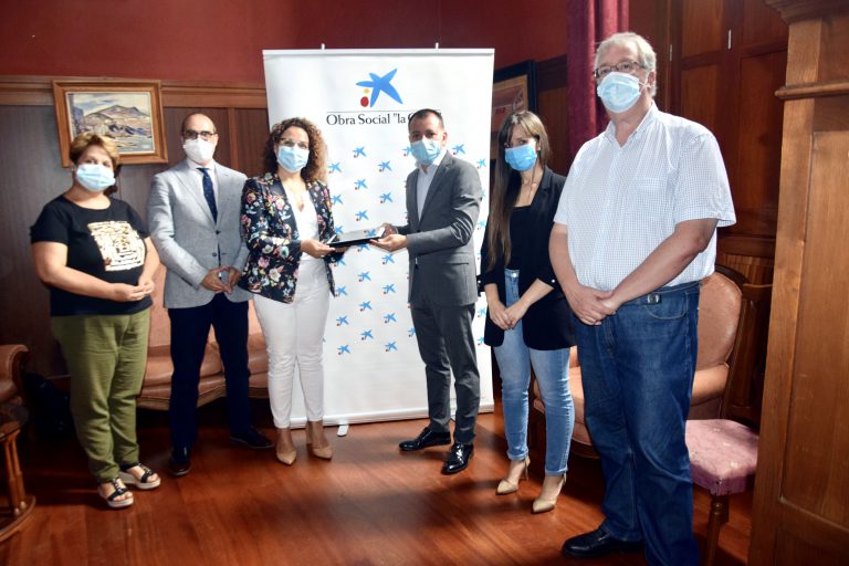 Fundación La Caixa colabora con el Ayuntamiento de Gáldar en el refuerzo educativo telemático del alumnado