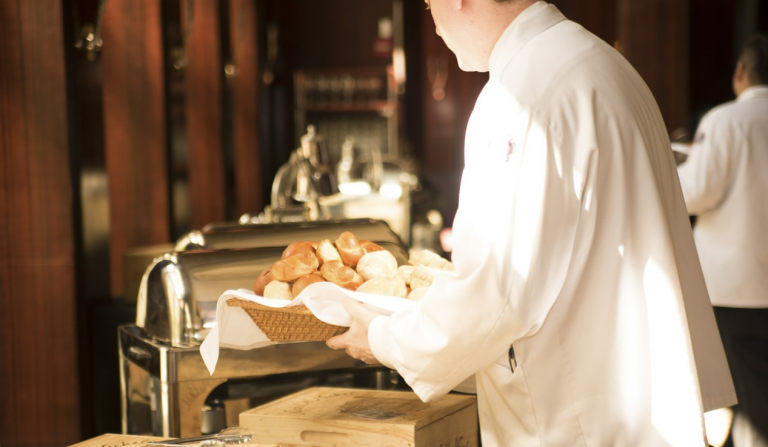 Hostelería de España solicita a la comisión tripartita compensaciones por los rebrotes