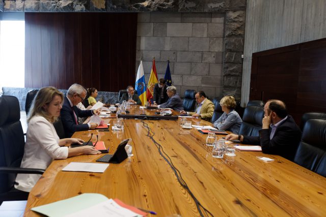 El Gobierno de Canarias fija en 1.300 asistentes el aforo máximo para las actividades al aire libre 1 f01 200709 Gobcan Consejo