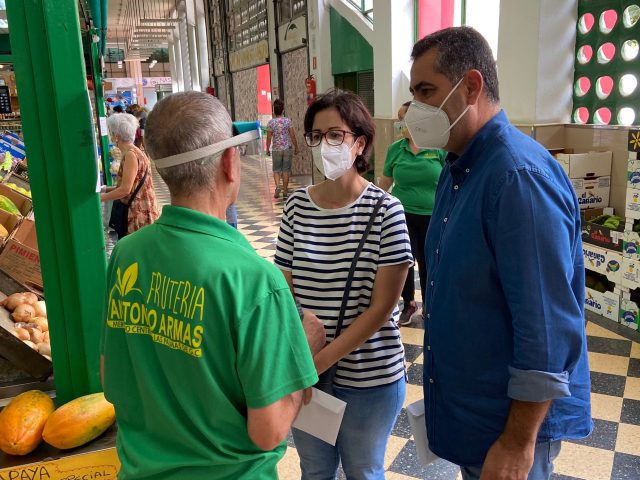 Hidalgo y sus socios incrementan un 58% el precio de los puestos del Mercado Central en plena crisis económica tras el Covid-19 1 visita mercado central pp 2