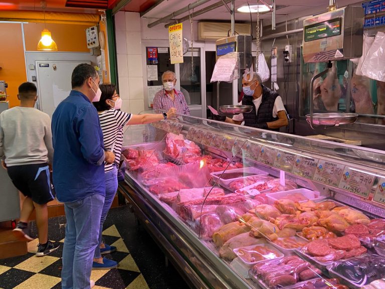 Hidalgo y sus socios incrementan un 58% el precio de los puestos del Mercado Central en plena crisis económica tras el Covid-19