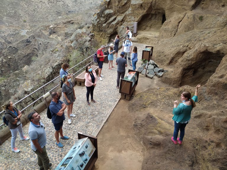 La delegación de la Organización Mundial de Turismo visitó este viernes el yacimiento arqueológico del Cenobio de Valerón