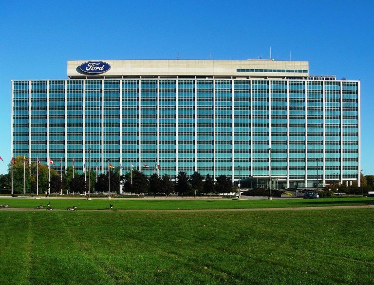 Ford plantea empezar el jueves el ERTE, con 15 días en vehículos y 19 en motores