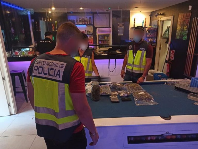 Desmantelado un club de cannabis que vendía droga ubicado cerca de colegios y parques
