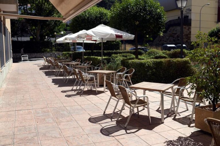 Patronales de hostelería planean acciones legales contra las restricciones por el covid