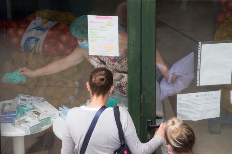 Los casos activos en residencias de Galicia se mantienen en 85