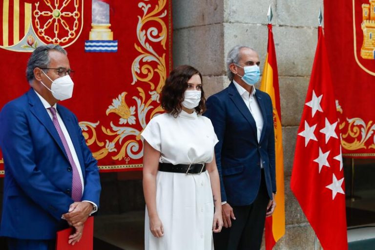 Ayuso anuncia una inversión de 370 millones para la 'vuelta al cole' y la contratación de casi 11.000 docentes