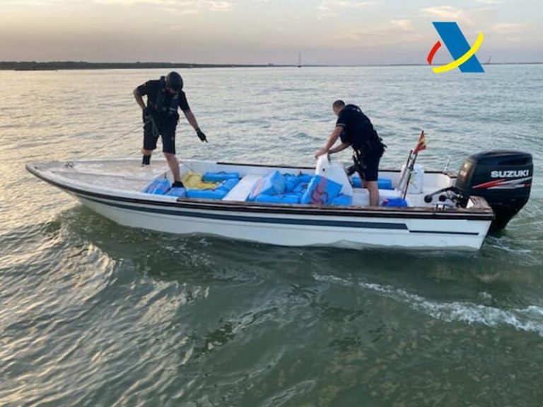 Incautados 830 kilos de hachís en la desembocadura del río Guadalquivir