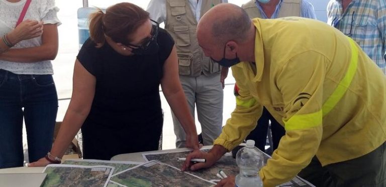 El incendio de Almonaster la Real tiene más de 4.000 hectáreas de perímetro y 