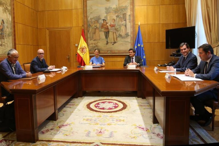 Gobierno y agentes sociales retoman el diálogo de los ERTE y teletrabajo