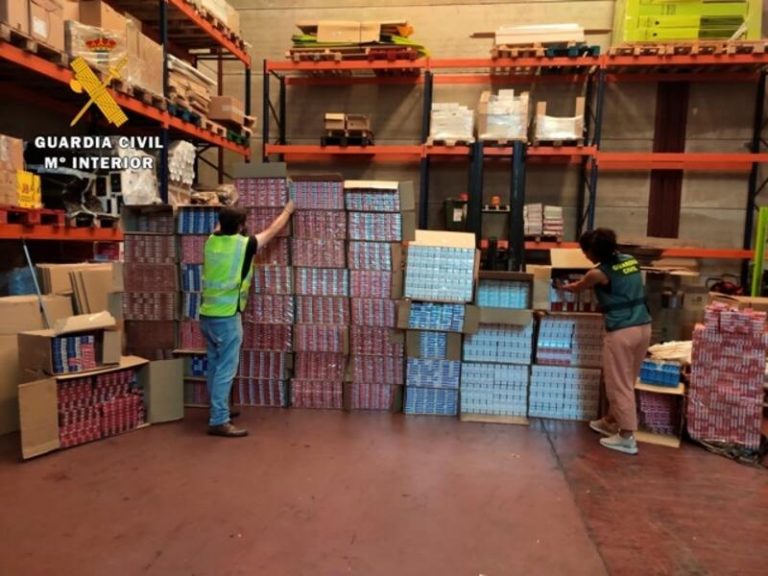 Doce detenidos en una operación con 35 toneladas de picadura y 26.000 cajetillas de tabaco ilegal