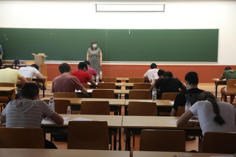 Universitarios piden priorizar la evaluación continua y garantizar el acceso a los materiales