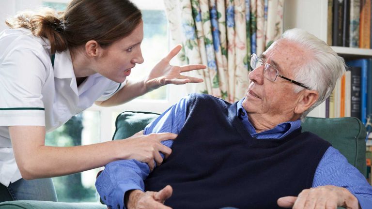 FAMMA solicita la creación de un registro de personas que han maltratado a dependientes en centros residenciales