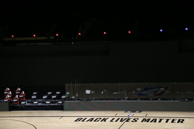 La NBA reanuda los playoffs este sábado tras establecer una coalición de 