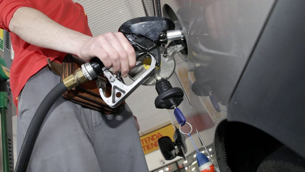 Esto es lo que pasa si echas diésel normal en el depósito del coche con diésel plus 196 gasoil diesel