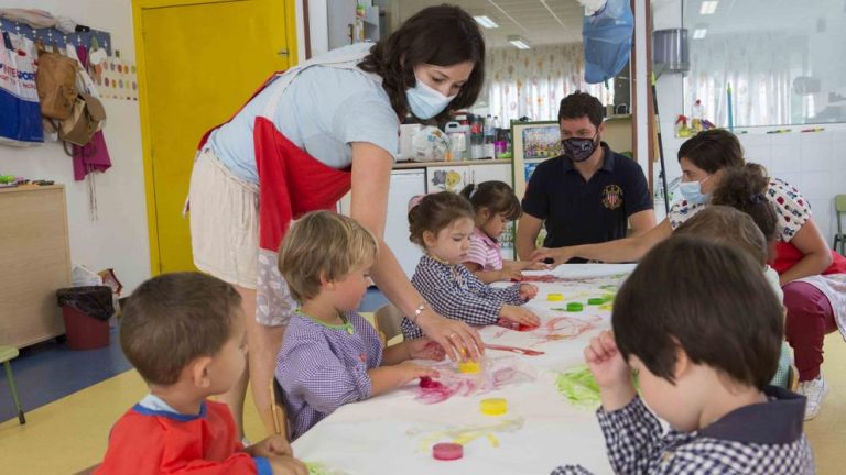 230.000 docentes exigen a Educación una 'vuelta al cole' segura