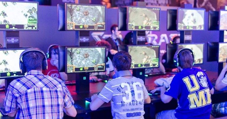 El 70% de los 'gamers' españoles hacen nuevos amigos por los videojuegos, según un estudio