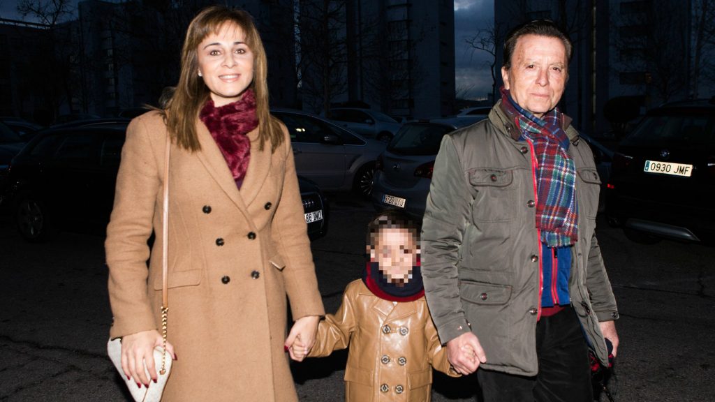 La titopausia o porque los cincuentones hacen el ridiculo: El caso Enrique Ponce y Ana Soria