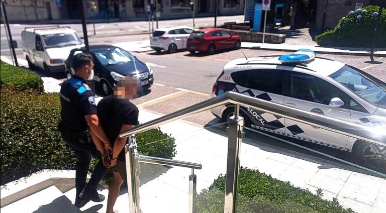 Un hombre detenido en Vigo por agredir a los agentes que le pidieron ponerse la mascarilla