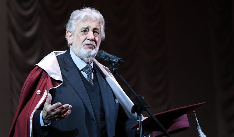 Feministas piden cancelar las actuaciones de Plácido Domingo en Verona