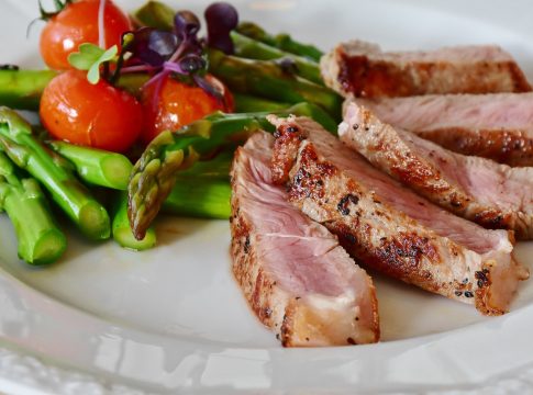 asparagus-steak-veal-steak-veal-361184 Qué es la listeriosis