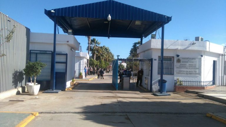 200 inmigrantes del CETI de Melilla piden su traslado a la península 