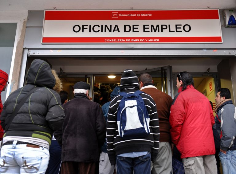 Asempleo pide precaución con las ofertas de trabajo falsas en redes sociales y portales