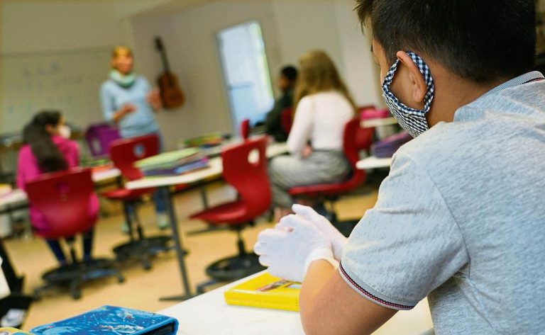 CyL no ofertará extraescolares y estudia la atención a domicilio para alumnos que deban quedarse en casa