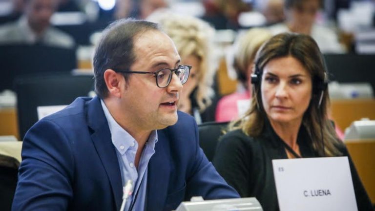 El eurodiputado César Luena apoya en Logroño la candidatura de la ciudad a la capitalidad verde europea