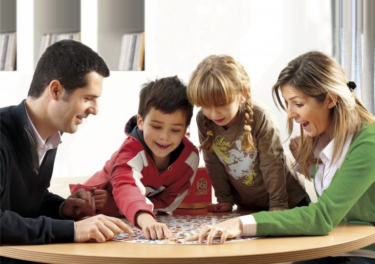 Castilla y León se compromete a analizar la evolución del Ingreso Mínimo