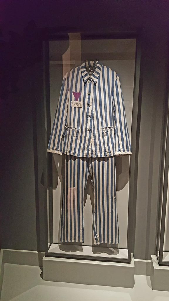 holocaust jehovah jehovah s witnesses genocide auschwitz prison remember horror purple triangle