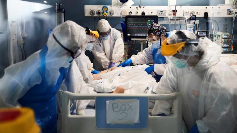 Los pacientes con COVID-19 ingresados en Galicia suben a 137