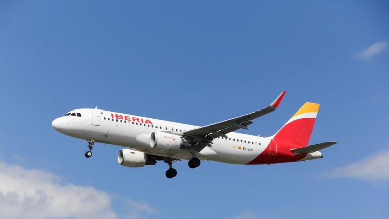 Iberia reta al Covid con una agresiva campaña de precios