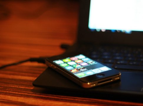 laptop-smartphone-technology-color-gadget-mobile-phone-18352-pxhere.com_