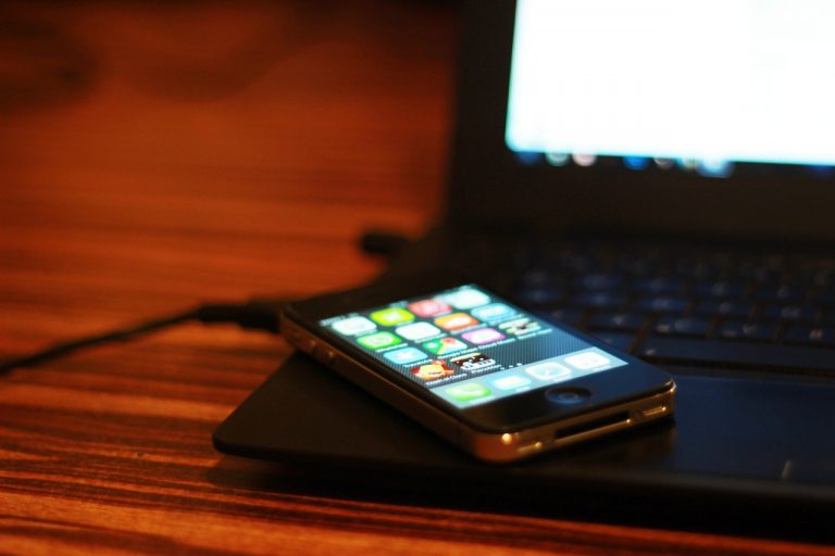 T-Mobile invertirá 4.500 millones en una 'joint venture' con KKR para comprar la empresa de fibra Metronet