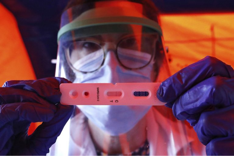 Murcia mantiene en nivel rojo los centros de salud